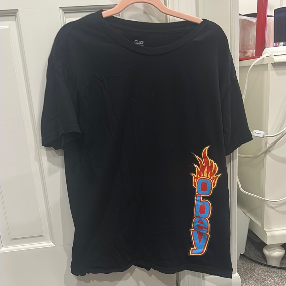 Obey Black Graphic T-Shirt men’s medium